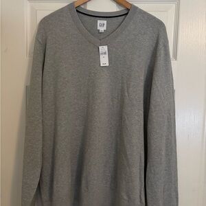 GAP Men's V-Neck Sweater in Light Gray